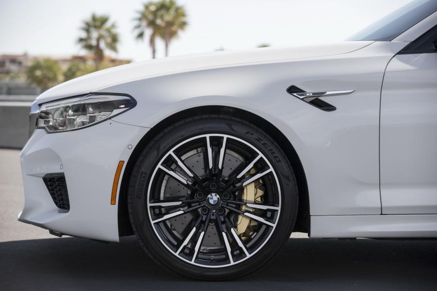 Детали экстерьера BMW M5 (F90) 2018 года  (NA) (фото 20 из 40)